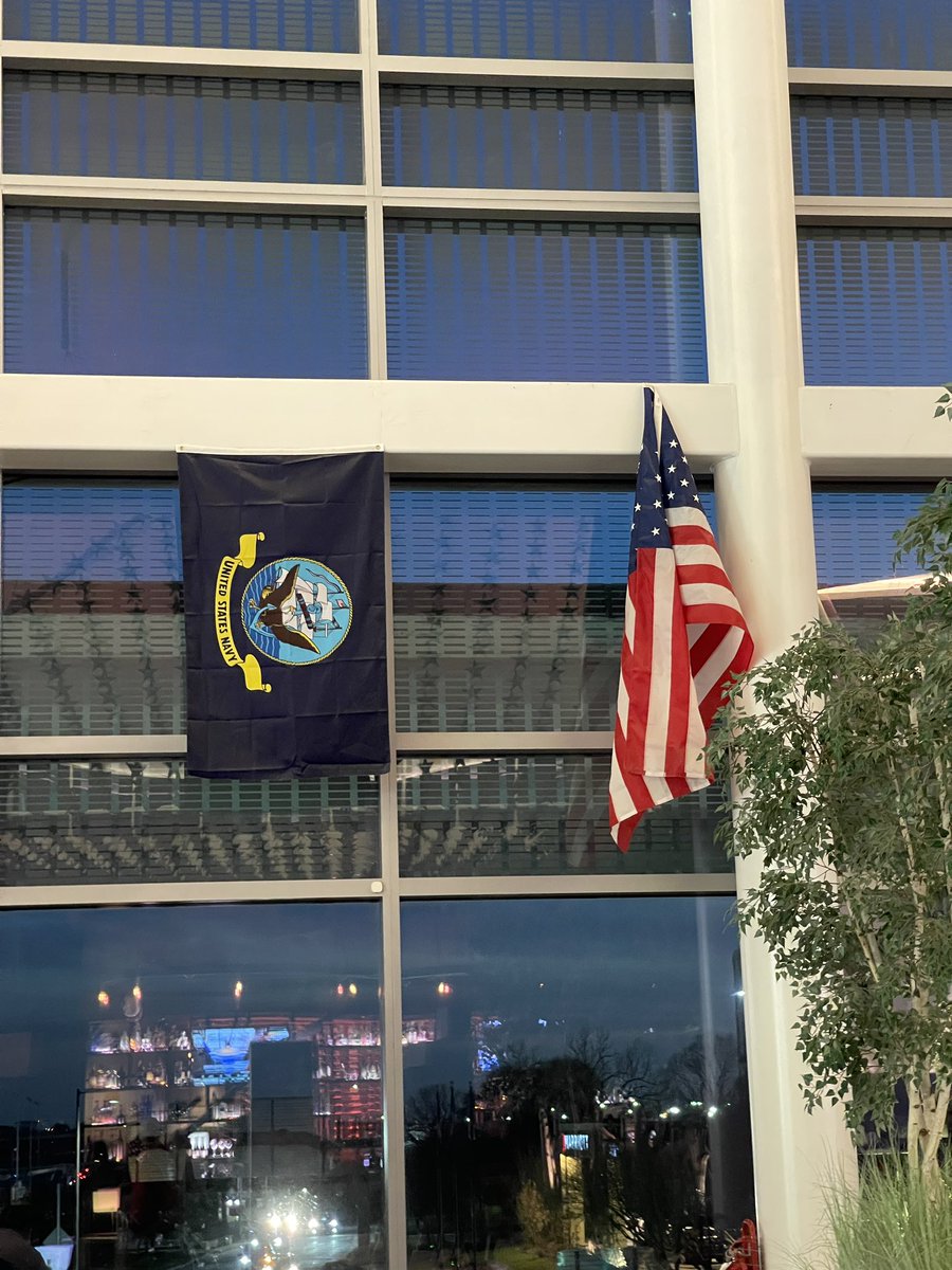 steven1223's tweet photo. @iah Is the American flag suppose to hang that way? 🇺🇸 https://t.co/ntdO0c8Rmy