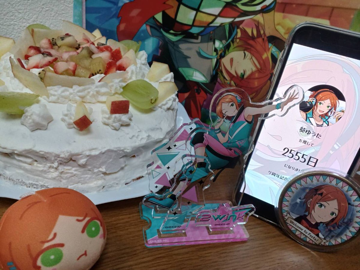 3inago2's tweet photo. ゆうたくんを推して今日で7年経ちました🥳
自己満ながらにケーキでお祝いしました🎂(スポンジ買って生クリーム泡立てて果物飾り付けただけ)
7年も推してたことに幸せを感じてます☺️ビジュ変わったりもしたし
これからもずっと推しで、ずっと大好きです💕 https://t.co/2mkJlrPEi1