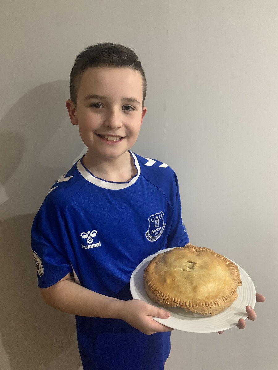 DuffyShel66's tweet photo. William loved making Apple Pie with his Nan for his #Y5HomeLearningDT North America food Tech @MrsMellingClass @MrsPearce5P @St_Wilfrids_CE https://t.co/OYJBNaHi2u