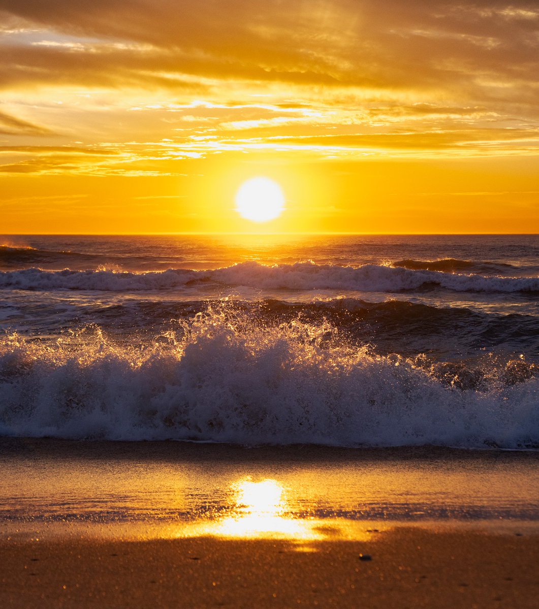 jtaldersphoto's tweet image. The energy of the ocean is alive as the sun signals the new day.

#canon #canonphotography #photography #photooftheday #photo #jerseyshore #springlake #springlakenj #newjersey #beachlife #beach #sunrise #sunset #ocean