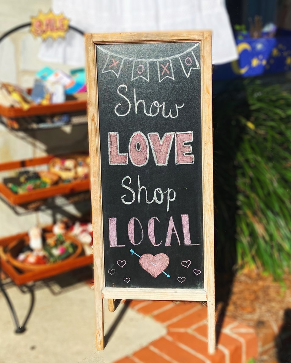 QuarterMoonTLH's tweet photo. We are open until 6pm for any last-minute Valentine’s Day shopping! 💐✨ https://t.co/HE9Lwh3Vos
