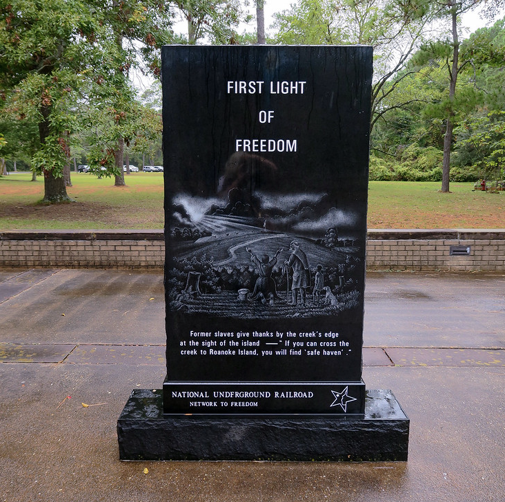 marnicpatterson's tweet photo. #roanokeisland in the #theouterbanks was a #freedmens #colony. Once freed &amp; escaped slaves crossed the creek to #roanokeisland, they were safe.

#FirstLightofFreedom #outerbanks  
#outerbanksnc #obx #obcnc #iloveobx #obxnow #obxlife #travelwritersuniversity #ifwtwa #trip101com https://t.co/F6SJsDkv0q