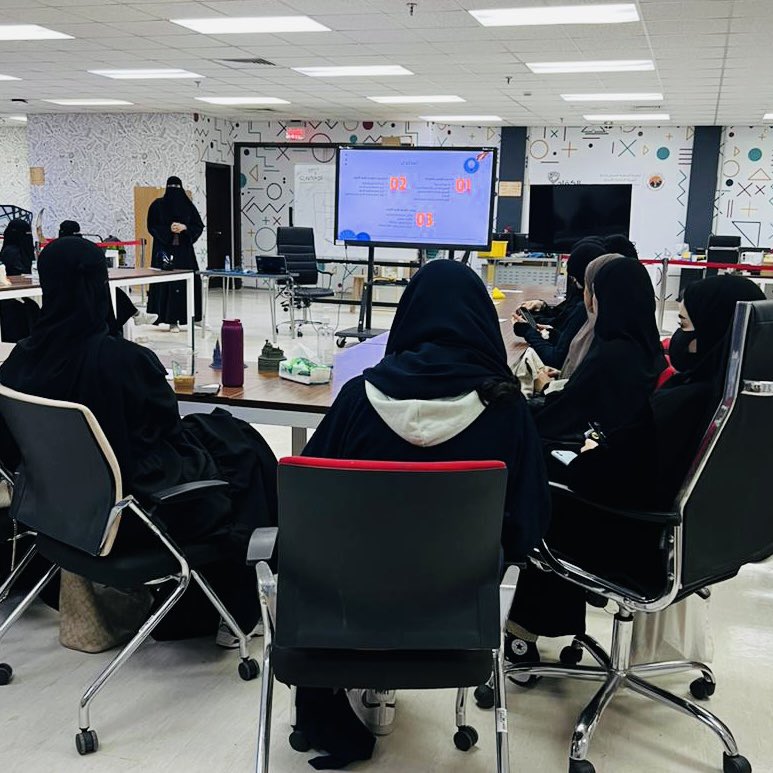 fablabjubail's tweet photo. صور من زيارة طالبات قسم التصميم الداخلي بكلية الجبيل الصناعية لفاب لاب الجبيل ،حيث تم تقديم ورشة عمل أساسيات #الطباعة_ثلاثية_الأبعاد حيث احتوت الورشة على    معنى الطباعة ثلاثية الأبعاد وأنواعها وماهي المواد المستخدمة فيها واخيرا تطرقنا لأساسيات التصميم والنمذجة. https://t.co/XIuqcDaNN0
