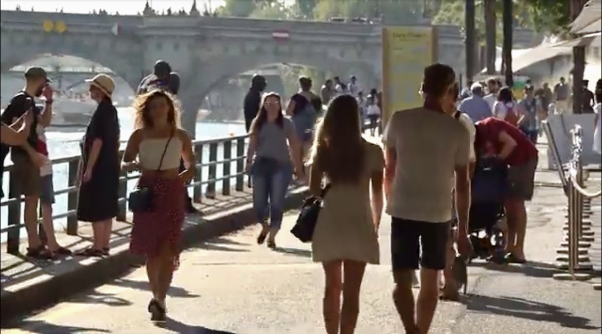 BrentToderian's tweet photo. NEW: The 15-Minute City explained well as supporting an “ecosystem” of local things easily accessible for all, created by engaging local people and customizing strategies to local realities. New video by @Streetfilms featuring @CarlosMorenoFr and @CatAG74:
https://t.co/NHFWI2zT9I https://t.co/DilevnIsjX