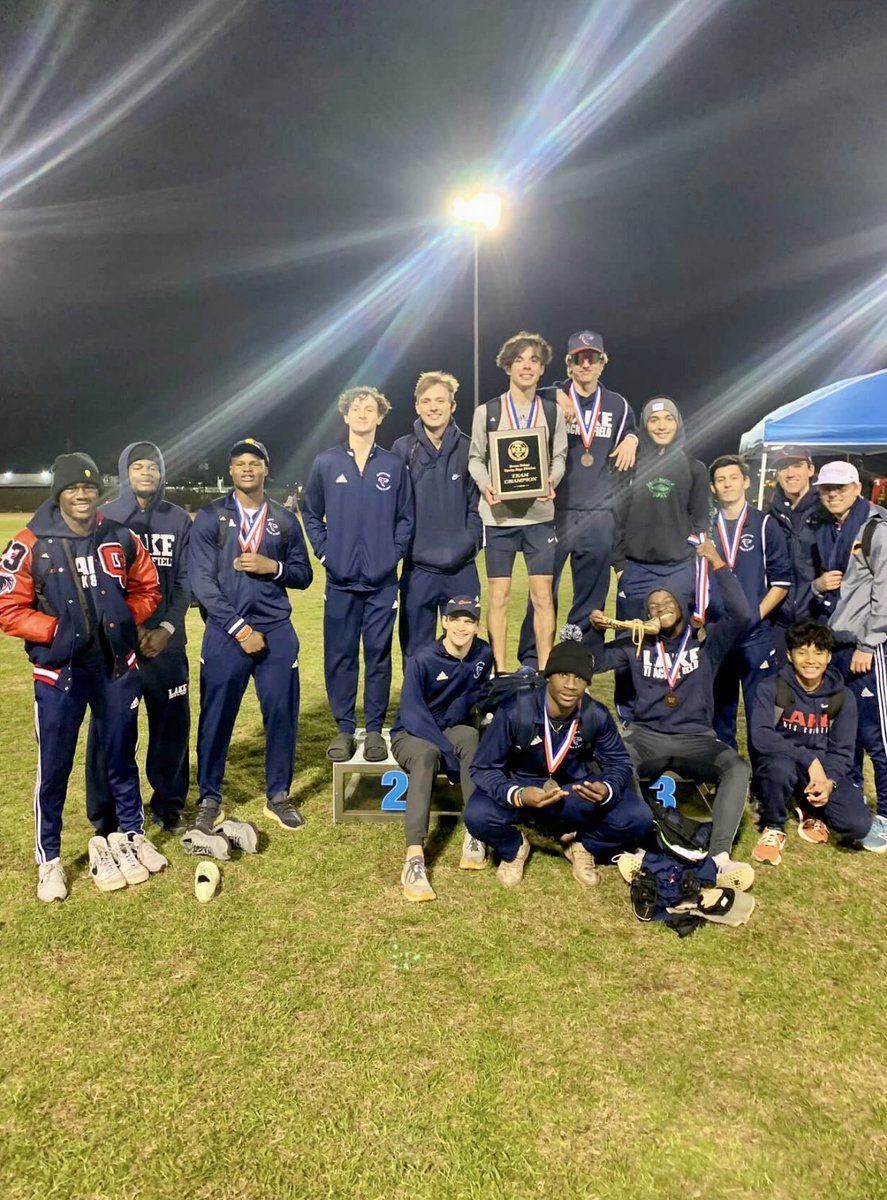 coach_granville's tweet image. Got back to the top of the mountain this week. So proud of the culture we’ve built. Love our kids &amp;amp; coaches. #PTN 
@PatrickNava22 @ksillavan28 @LakeIV