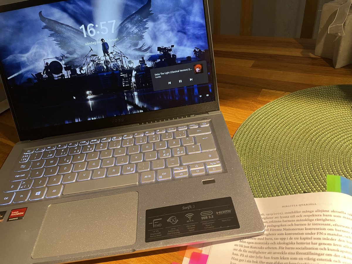 linamag007's tweet photo. My ability to stay focused on my university studies has improved when listening to music that I enjoy. Our schools need to rethink. Let children listen to music when they study.I can guarantee that there will be development in their learning. Thanx for the music @YoshikiOfficial https://t.co/37ypJ1vJKA