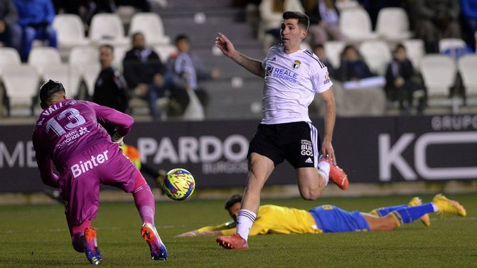 Jesús Areso suma y sigue. Sabe aparecer siempre con determinación y hoy vuelve a dar otra asistencia tras aprovechar un rechace llegando en el momento preciso para centrar. Esplendoroso el navarro. #LaLiga