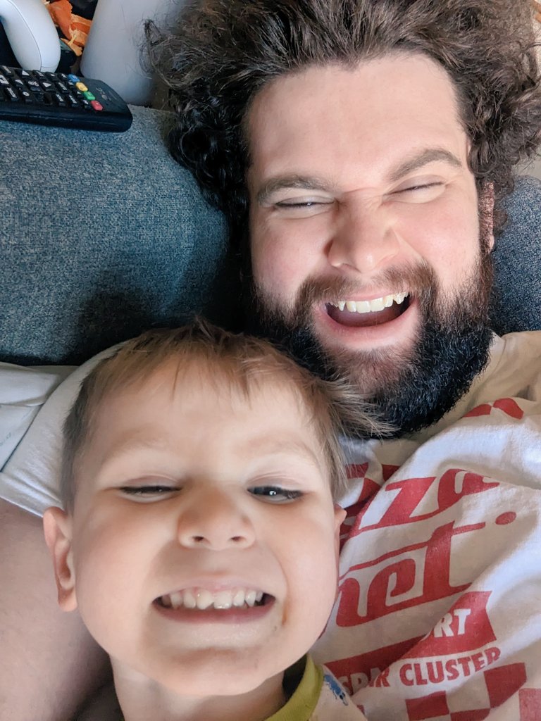 WD_Gordy's tweet photo. Henry's new obsession. "Take picture with us daddy" https://t.co/nAaFTKHVC8