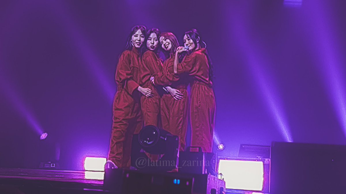 fatima_zarina's tweet photo. By far one of the best concert I have gone to. Mamamoo’s vocals prowess and stage presence is illegallll 👌🔥🚨 

Paano mag move on @glaizaredux @majisagan? 😩😩😩 #MYCONinMNL #MAMAMOOinPH https://t.co/jA15wtEhwg