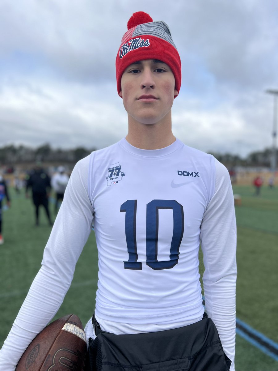 @4CharlieJ playing for @_SouthernXpress is a long QB with a strong accurate arm. Made some brilliant touch passes and amazing vision thru his progressions. Also moves well in the pocket. 
@Championship7v7 @TruXposur 
#champ7v7 #2mge