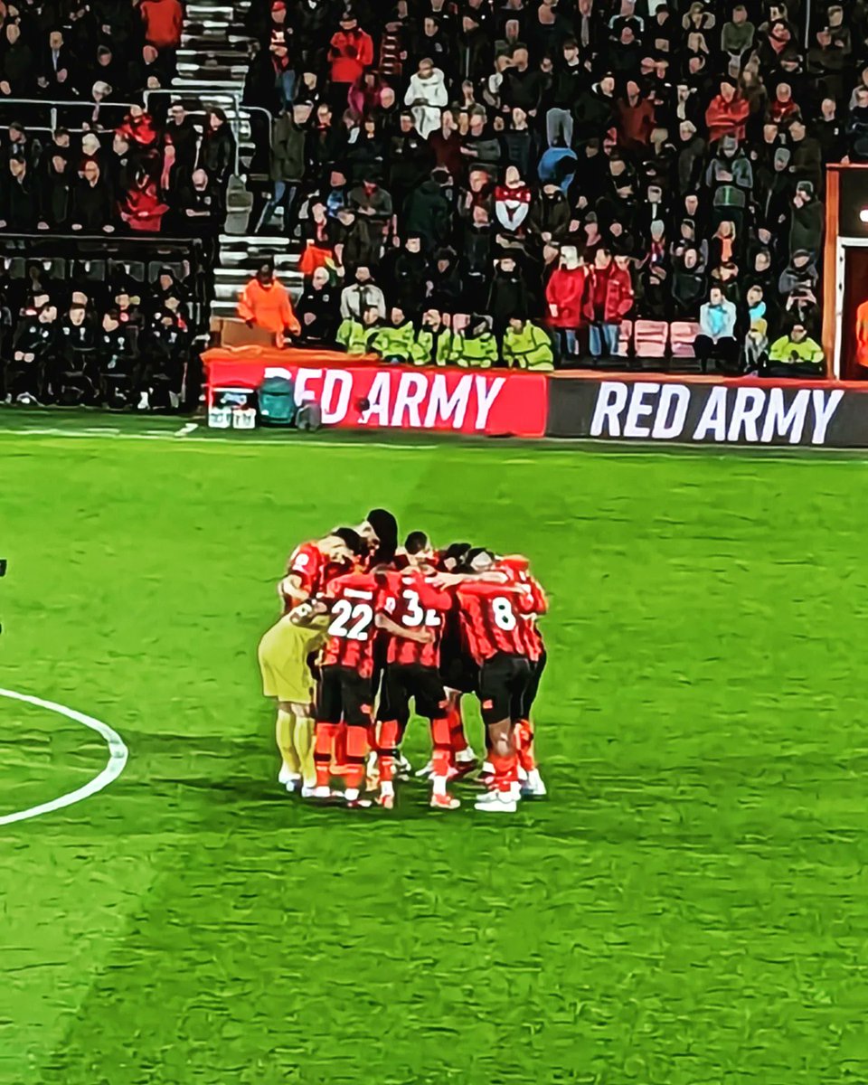 DesPersse's tweet image. The Eddie moment was nice but more important things happened on the pitch yesterday. Great performance. Great support. 
#afcb #cherries🍒 #boscombebackofthenet 
🍒☘️🍒☘️