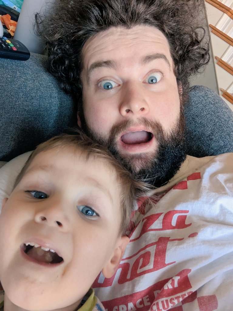WD_Gordy's tweet photo. Henry's new obsession. "Take picture with us daddy" https://t.co/nAaFTKHVC8