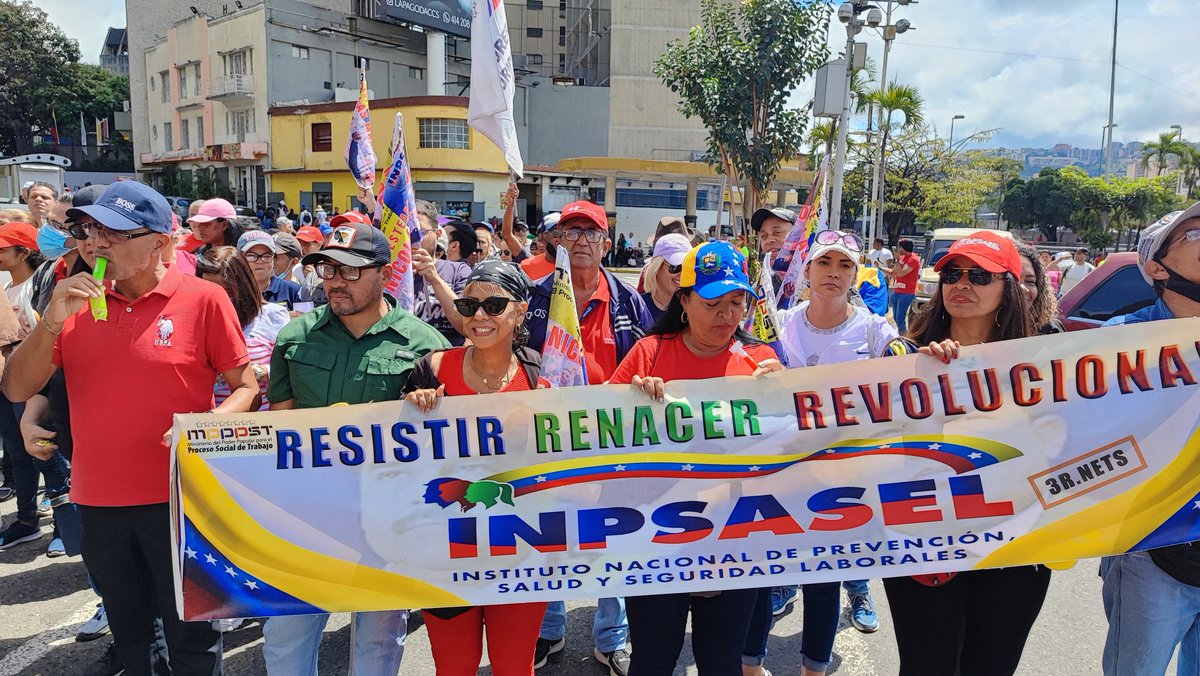 MinTrabajoVE's tweet photo. Con alegría y entusiasmo las Trabajadoras y los Trabajadores del MPPPST se unen a la Gran Marcha Tricolor en el #DiaDeLaJuventudPatriota. 

¡Tod@s nos vamos a la calle!🇻🇪✊ https://t.co/riuKwhRVhO