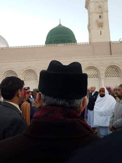 hajirahjaved786's tweet photo. میں سوچ رہی تھی کہ بچہ اگر کسی چیز کو مستقل دیکھتا رہے تو بڑے کہہ دیتے ہیں "چاہیے" ؟؟ میں نے سوچا مدینے کو اتنا یاد کرونگی کہ وہ خود کہیں گے ۔۔۔ "آنا ہے؟"
#AqaaJee ﷺ https://t.co/TtgomfMiE9