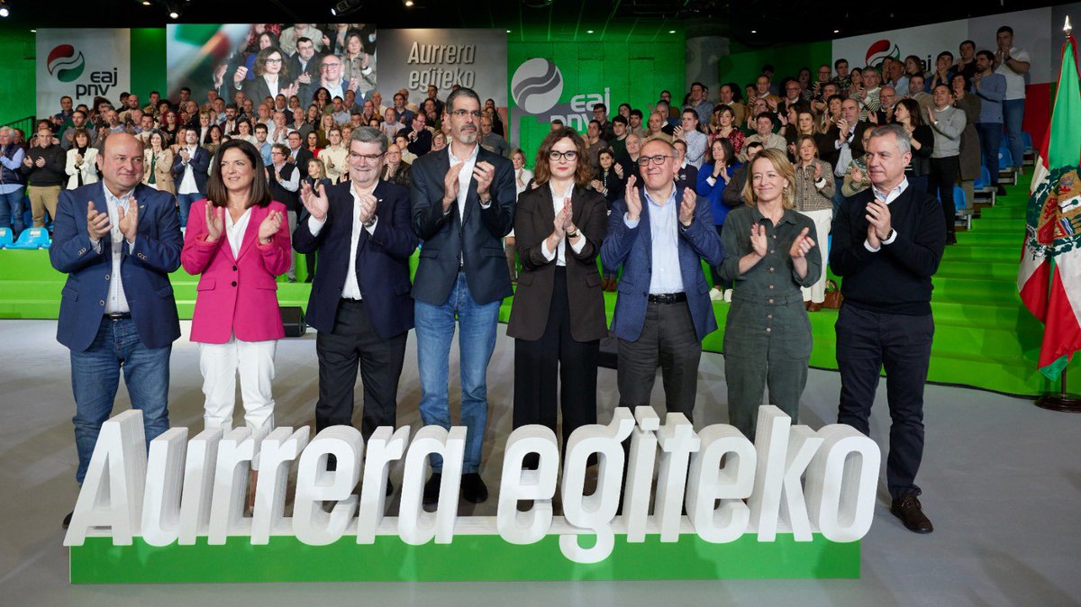 euzkogaztedi's tweet photo. 💚 𝘼𝙪𝙧𝙧𝙚𝙧𝙖 𝙚𝙜𝙞𝙩𝙚𝙠𝙤!

👉 Gizartearen aurrean aurkeztu ditugu datozen Foru eta Udal hauteskundeetarako hautagaitzak.

🙌 𝗘𝘂𝘇𝗸𝗮𝗱𝗶𝗸𝗼 𝗴𝗮𝘇𝘁𝗲𝗱𝗶𝗮 𝗽𝗿𝗲𝘀𝘁 𝗱𝗮𝗴𝗼!

#AurreraEgiteko #EuzkoGaztediaPrest #HerrizHerri #AberriaEgiten #EuzkoGaztedi @eajpnv https://t.co/RGWVo8VbuH