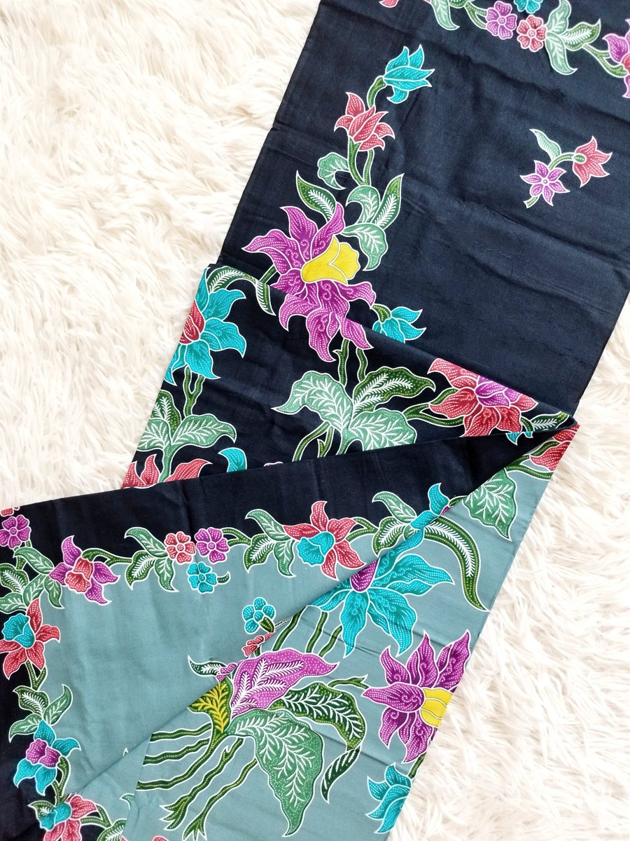 LMRElegans's tweet photo. Ada juga corak yang stok sehelai je 😅

Tapi ofcos ada fungsinya!

Nak guna untuk berpantang boleh, nak match dengan kebaya top pun boleh, nak hantar jahit jadi baju kedah pun boleh. https://t.co/et7RHJ0Vnw