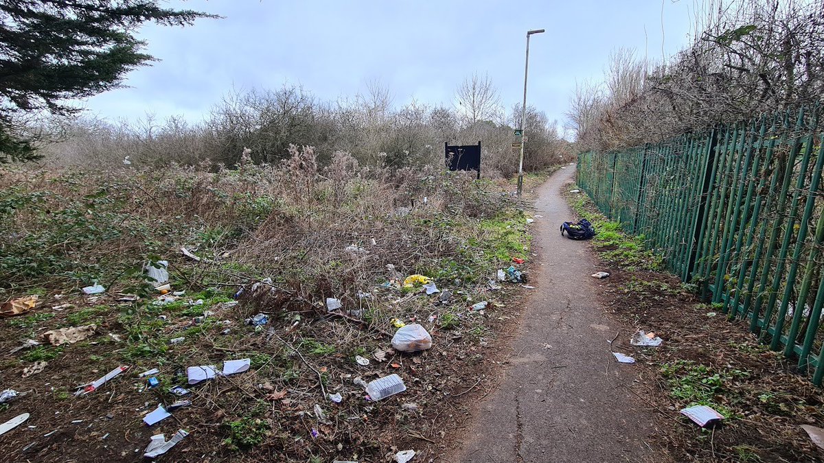 friendsOfGUC's tweet photo. Although not on the canal, we cleared this path that leads to a canal bridge. It was like an archaeological dig! The birds started singing as we uncovered the earth again.
#connectingbywater #canalswithoutborders https://t.co/HS5gQJXZlN