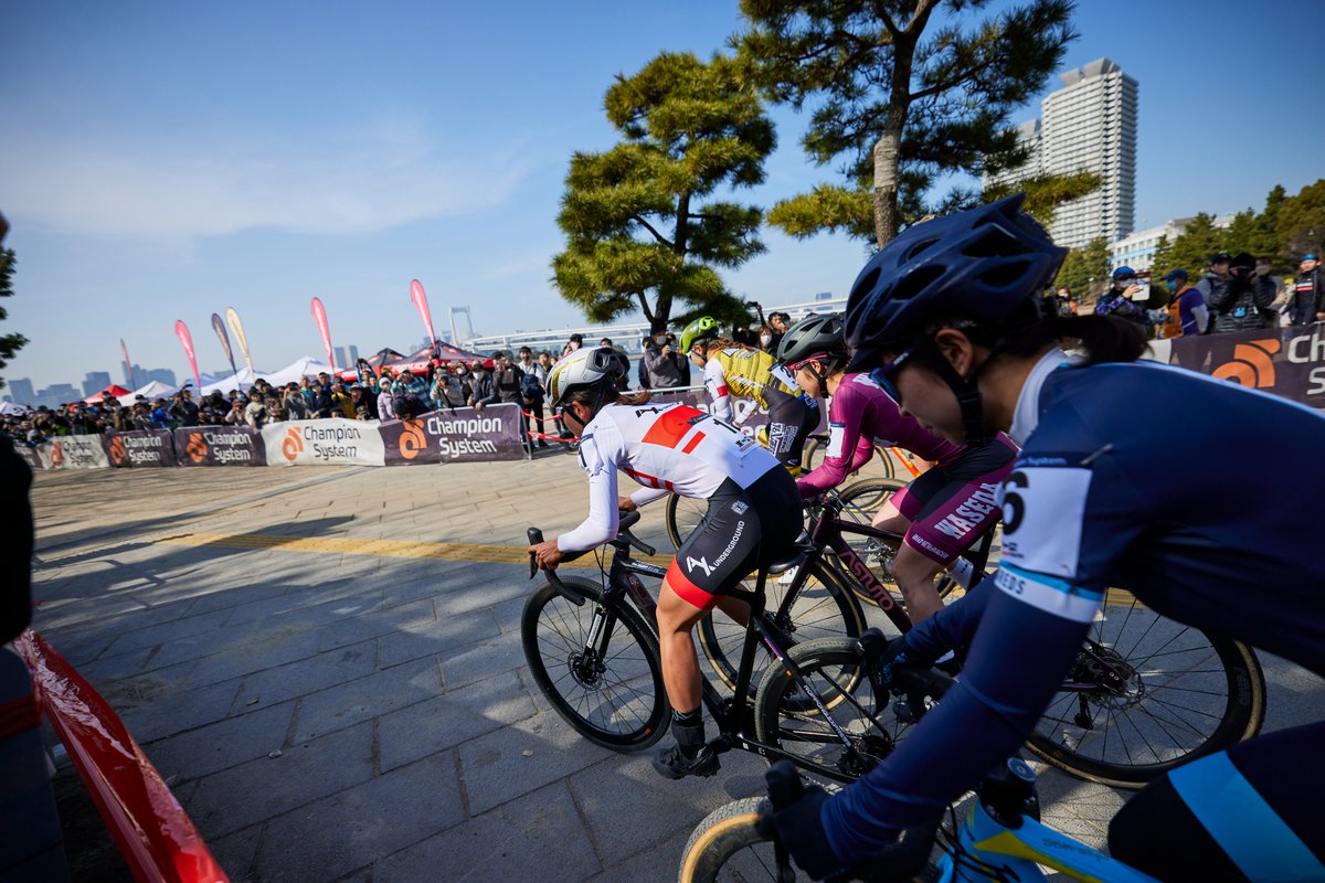 KenKenJaypee's tweet photo. 全日本チャンピオンは伊達じゃない!
#シクロクロス東京
#WE1
#cxtokyo
AX cyclocross team
小川咲絵選手 https://t.co/tPJWgZgCOb