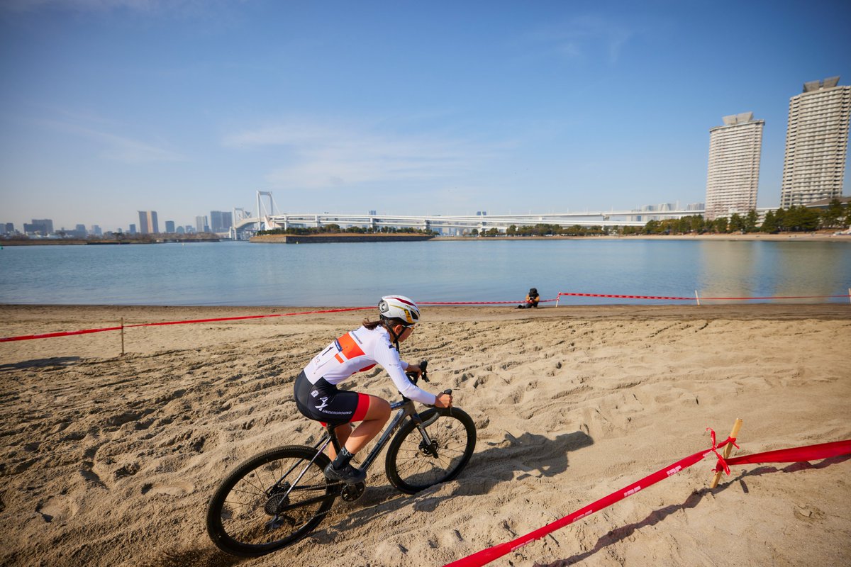 KenKenJaypee's tweet photo. 全日本チャンピオンは伊達じゃない!
#シクロクロス東京
#WE1
#cxtokyo
AX cyclocross team
小川咲絵選手 https://t.co/tPJWgZgCOb