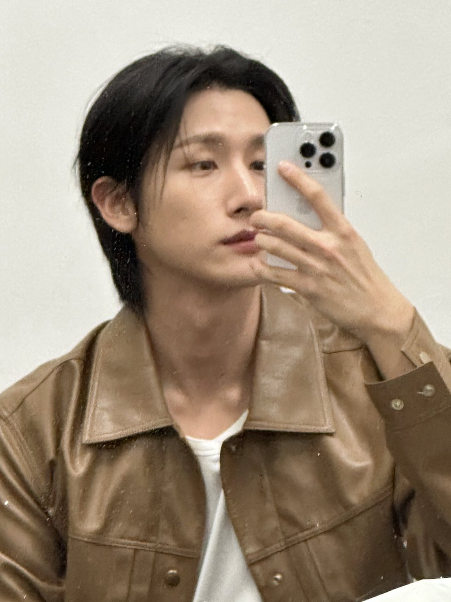 liyoursunny's tweet image. あの。。。私はあなたに何かを伝えたい

✨、＊
　　　　　🌸🐇
　　　　　　　　　愛してる

#monbebeselcaday #mbbselcaday #MONSTAX