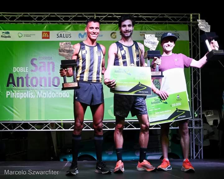 sebaamaya's tweet photo. 💥 Tremendo podio del floridense Oscar Cáceres en la Doble San Antonio de Piriápolis, lo que confirma su gran momento. 

Primero fue el olímpico Fede Bruno 🇦🇷 y segundo el olímpico Andrés Zamora. Foto: M. Szwarcfiter https://t.co/SHsyKMnIpB