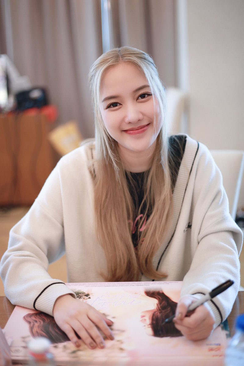 lovecomado's tweet photo. @srchafreen ดูแล ตัวเองงง ด้วยนะน้องงฟรีนน🥰🥰
#srfreen https://t.co/MpPJUhTV0K