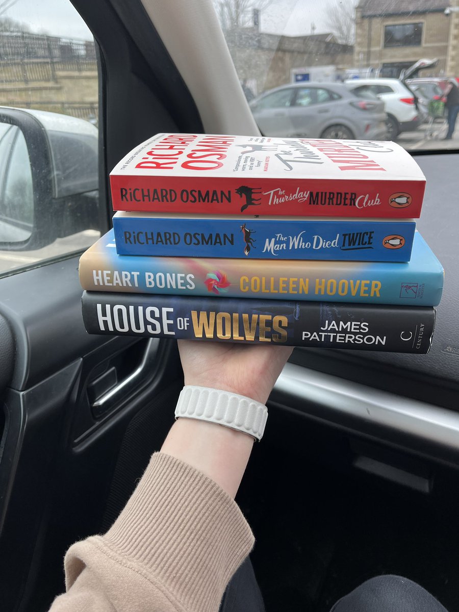Kylas_pages's tweet image. I swear I only went food shopping… They just fell in the trolley 📚 
#bookproblems #bookcommunity #BookTwitter