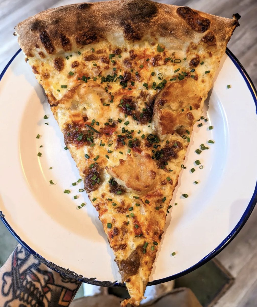 IndependentBham's tweet photo. Hash browns on a pizza. The ace @peacersliceshop have absolutely nailed their new special. Go stuff your face with glorious pizza slices, and enjoy 15% off the bill with the Independent Birmingham App. 

Download the IB App now at: https://t.co/KkPRm3gs1r https://t.co/r36bu2ukVM