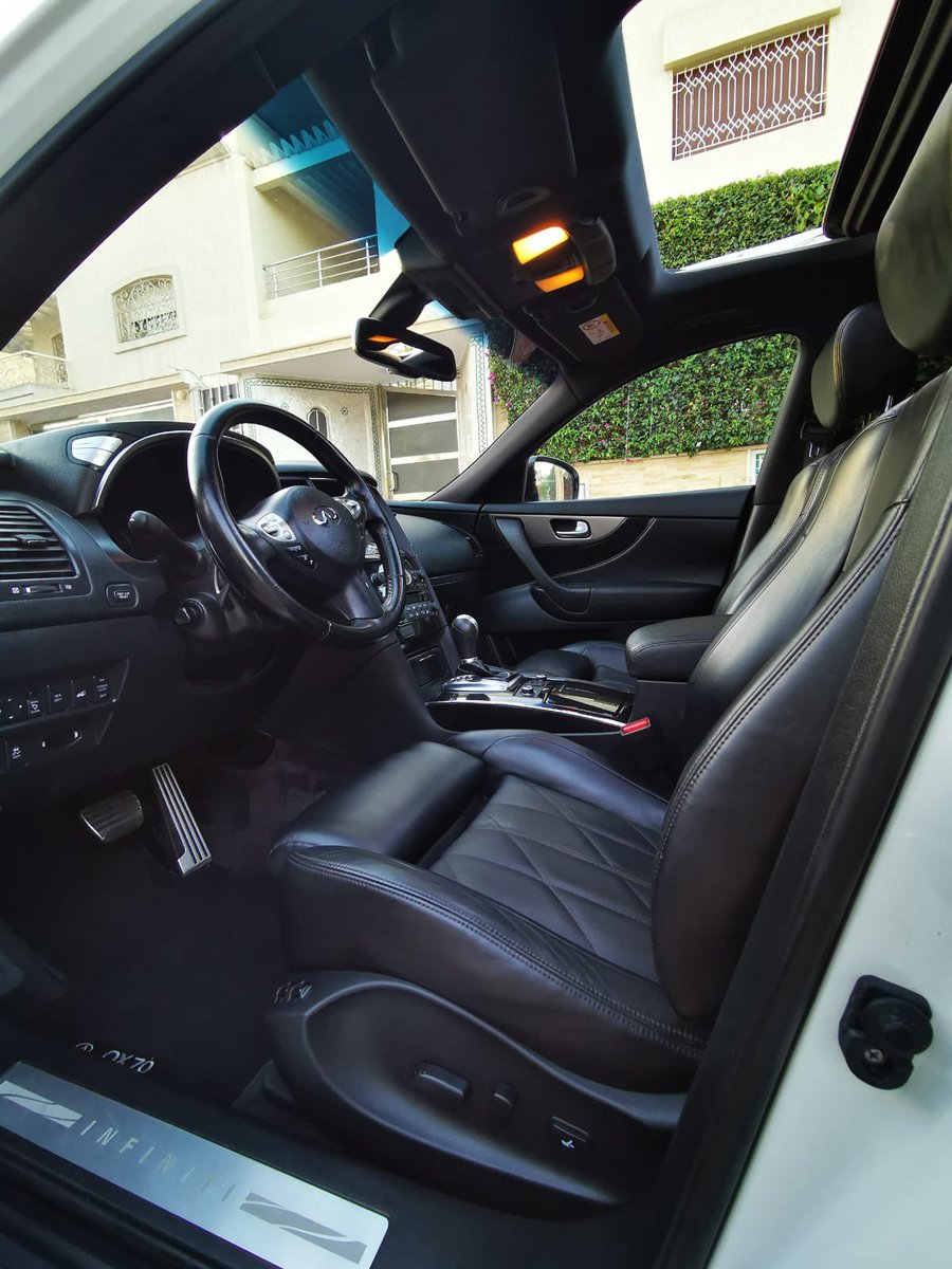 SmartAutoDeals's tweet photo. Infiniti QX70 : Véhicule presque neuf, motorisation V6 3.0L diesel de chez Mercedes 250ch, modèle 2019, 60000km, marque premium de Nissan depuis 2015 #vendue #infiniti #infinitiqx70 #suv #maroc #infinitimaroc #nissanmaroc #voituredeluxe #luxe #luxery #luxerylifestyle #luxerycars https://t.co/1EKBTDNss3