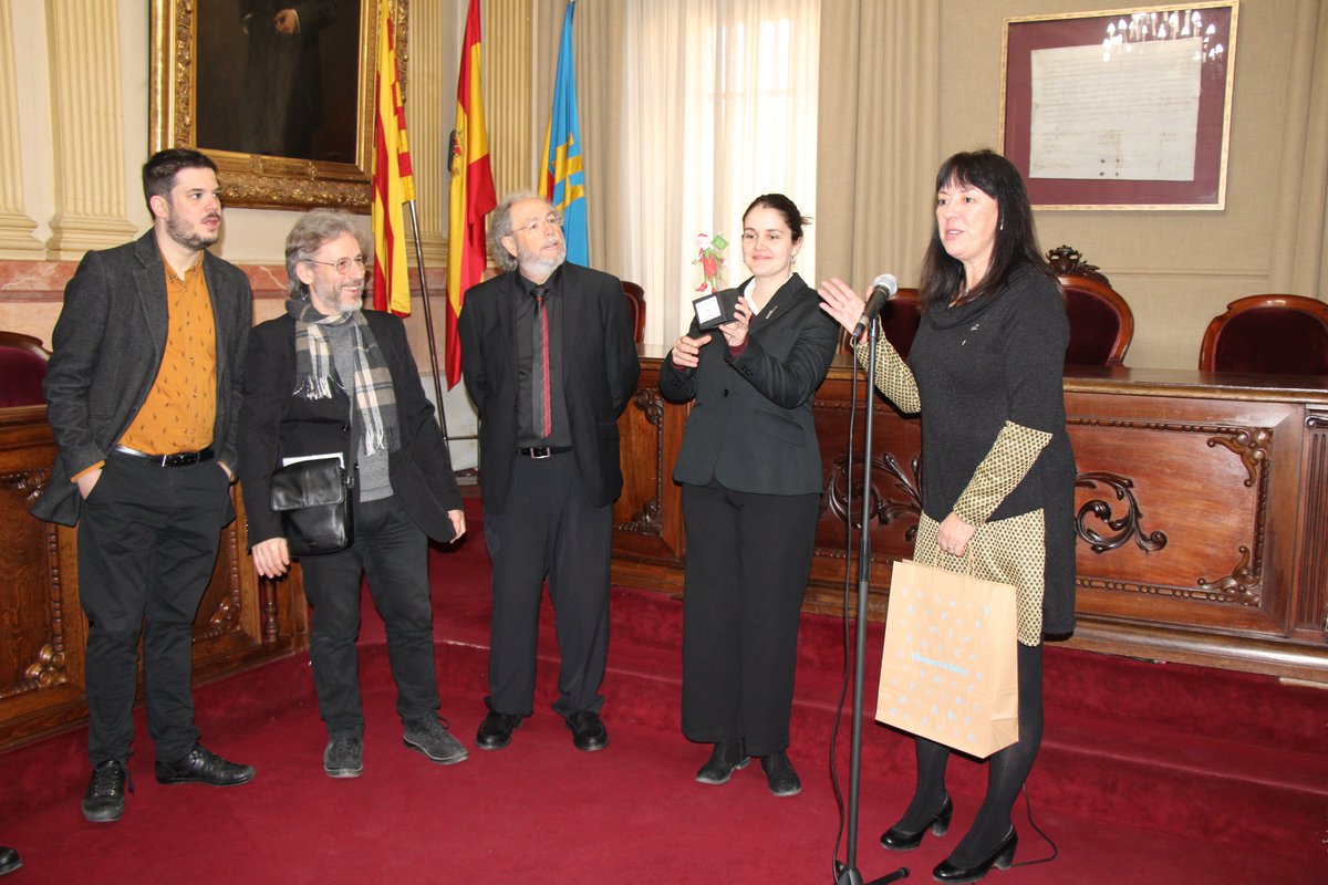 👉Aquest matí, abans de començar la "competició musical" recepció a la banda de música Vila de Falset, que ha acompanyat a la banda de l’Escola Municipal de Música Mestre Montserrat en les tradicionals Competències Musicals del Carnaval #VNG

🎶Ja han començat les #150hdecarnaval