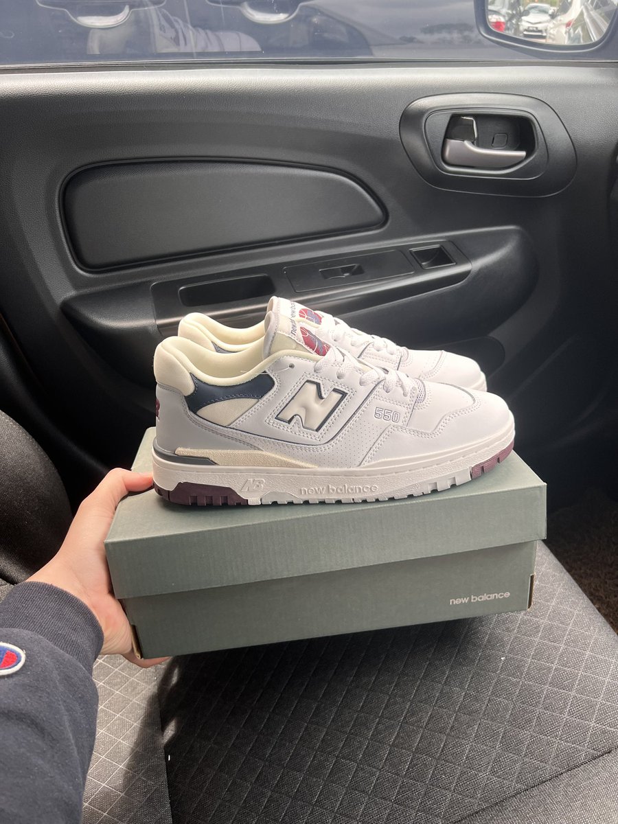 streetitems's tweet photo. Ada yang minat new balance 550? https://t.co/9LItA29BwB