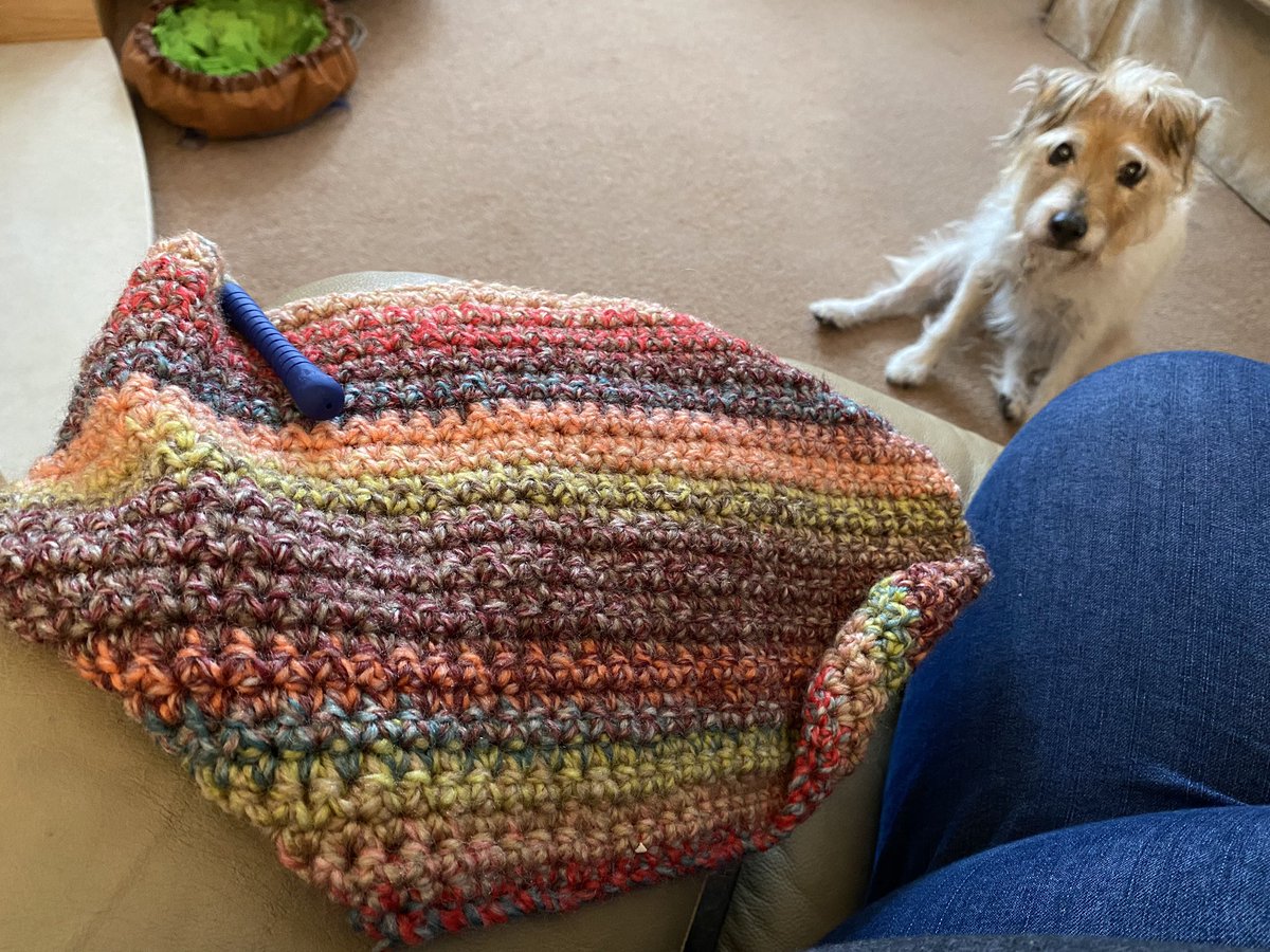 LyndaCMarshall's tweet photo. Laundry day is in full swing here in Frimley today. I have the lovely @LynnParsonsUK on the @magicfm #Sundayrequest show keeping me company, as well as Jazz my dog and i might have been doing a spot of therapy crochet. Xxx https://t.co/0qil6kEJhk