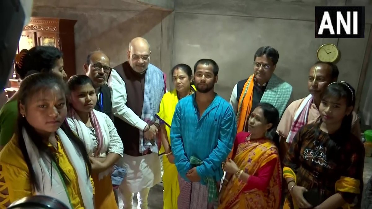 ANIBhojpuri's tweet photo. चंडीपुर : केंद्रीय गृहमंत्री अमित शाह अवुरी त्रिपुरा के मुख्यमंत्री माणिक साहा चंडीपुर में भाजपा कार्यकर्ता के संगे लंच करत बाड़े। https://t.co/e1u6kQEEMD