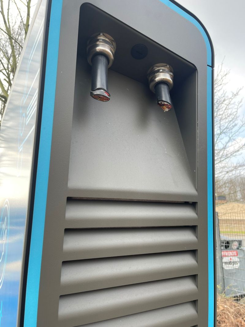 alex_avoigt's tweet photo. Either there is a weird hate against fast-chargers and BEVs or someone wanted to make some money selling copper (Cologne, 🇩🇪 Germany) https://t.co/hUe196ycA2