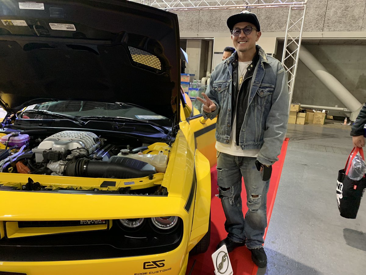 kg_l72's tweet photo. 閉演となり撤収準備…まさかまさかのバッテリー上がり😨😨ジャンプスターターで事なきとなりましたが、残量が1回のみ😨…LUXZさんのチャレンジャーも上がってて貸しだしたりして（笑）
メガキングドットコムさんらの記念撮影。＃メガキングドットコム　＃LUXZ ＃チャレンジャー　＃EDGECUSTOM https://t.co/35mhorOYJl