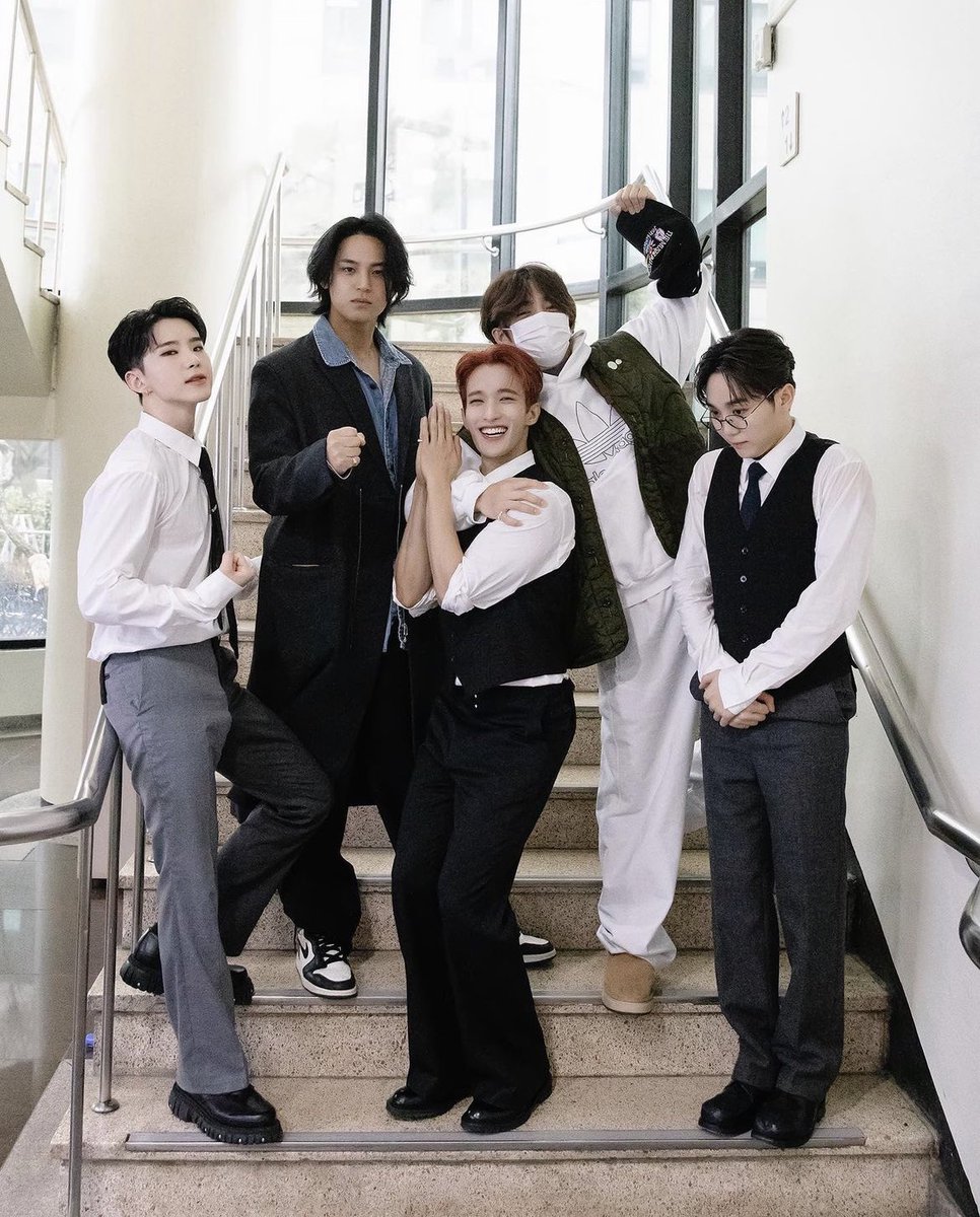 전원우 미스테리

뮤뱅 사녹 공방에 옴
퇴근길 없음
챌린지 없음
계단샷 없음