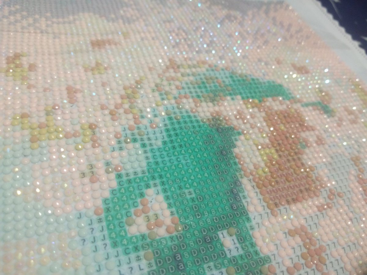 JASMIZU12's tweet photo. This is the close up of the Diamond 💎 painting i was doing during stream and its almost halfway there.... #neckbreaking #halfwaythere https://t.co/nsToUzsUOg