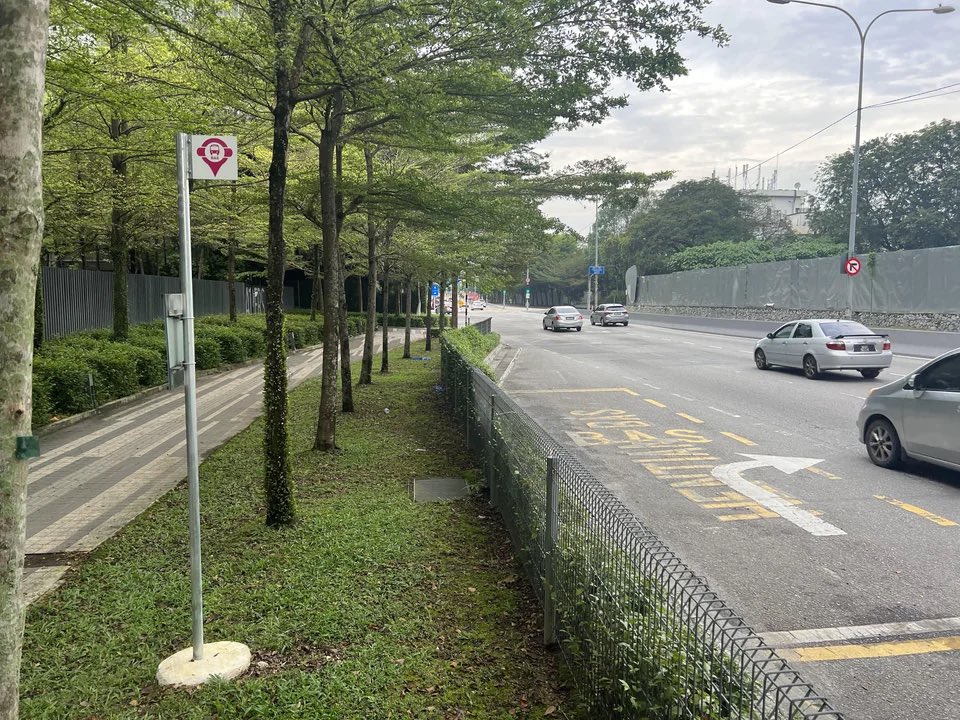 slainthayer's tweet photo. Whoever designed and approved this bus stop in Sentul, GENIUS! @prabakaran_p115 @askrapidkl @DBKL2u https://t.co/cNRgAw6QkP