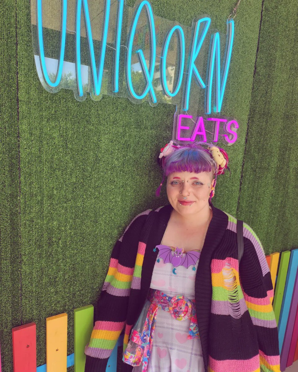 PocketBaee's tweet photo. Gotta wear rainbow at @uniqorneats ♡
.
#cute #kawaii #pastelpixie #6dokidoki #dokidoki #sanrio #chubbygirl #pastel #altgirl #dreads #locs #erstwilder #carebears #ink #tattoo https://t.co/hA80JUkYfu