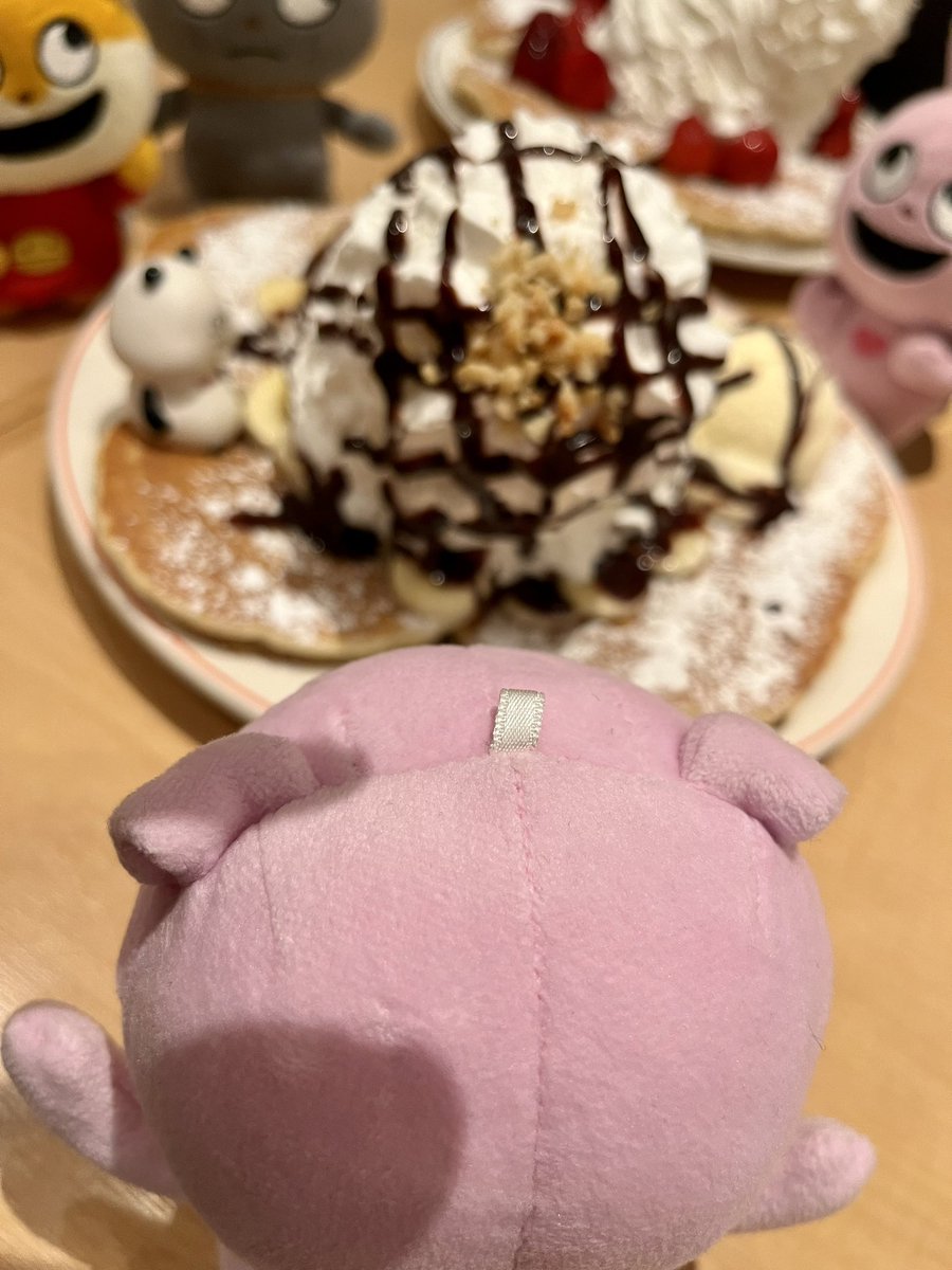 masamasacco's tweet photo. わーお!
パンケーキの熱で倒れてくるクリームにもんぬもんぬのぴこちゃんと、いちごも食べたいぱんだちゃん🍓
#eggthings
#パンケーキ
#考えすぎぴこちゃん
#にしむらゆうじ https://t.co/07GFIqdIvn