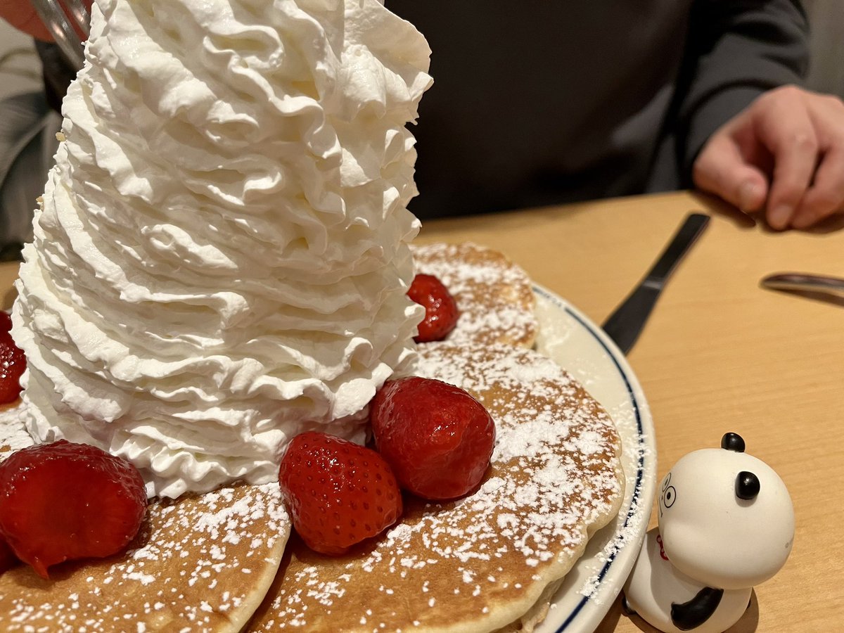 masamasacco's tweet photo. わーお!
パンケーキの熱で倒れてくるクリームにもんぬもんぬのぴこちゃんと、いちごも食べたいぱんだちゃん🍓
#eggthings
#パンケーキ
#考えすぎぴこちゃん
#にしむらゆうじ https://t.co/07GFIqdIvn