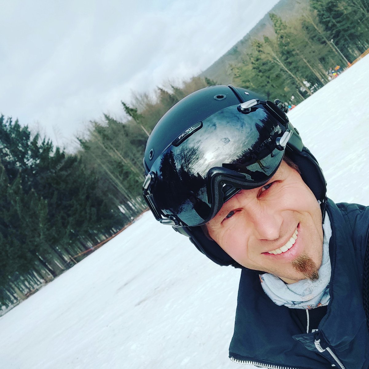 Sportrelax1's tweet photo. Heute ist Regeneration angesagt
A wengl #skifahren ⛷️☀️ am #voithenberg ,
 a wengl #krafttraining 💪
und natürlich #a_wengl_radlfoan 🚴‍♂️
Von jedem etwas und den #bayerischerwald genießen 🗻☀️
Griaß Rainer https://t.co/LbnQ3DhZM1