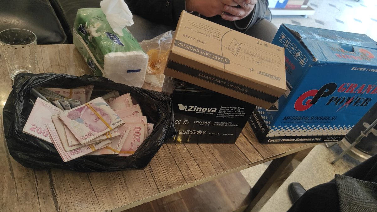 Our campaign continues - yesterday's campaign in Jenderes - Afrin
#لستم_وحدكم
#YANA_Compaign 
Victims #TurkeySyriaEarthquake can't wait
More info: 
yanacampaign.org
Our teams continue reaching victims, distributing urgent food and non-food aid
Thanks for your support