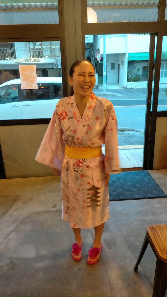 entametamotsu's tweet photo. 2月17日金曜日に、Tiktok67万人フォロワーがいる方もお店に遊びに来ます！最新情報はTwitter,Instagramで更新するので、少しでも興味ある方はフォローお願いします！
#沖縄県 #普天間 #いすのき通り #居酒屋 #エンタメ酒場保 #スポーツbar #お洒落 #RT希望 https://t.co/NM8wT3VsYk