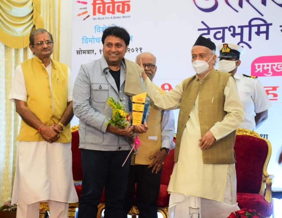 prash2011's tweet photo. Honarable @BSKoshyari ji, I remember I met him quite a few times. On First day of January 2020 I met honourable #Koshiyari ji to extend wishes for new year. Again we blessed by him when he launched our section 8 company ‘#Bima #pathashala’ at #Rajbhavan. https://t.co/Oc0aZf0erv