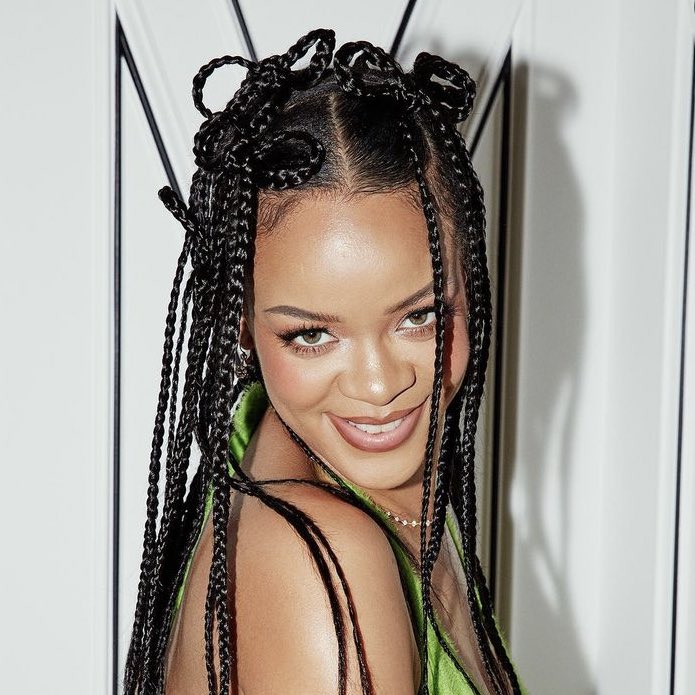 choquei's tweet photo. 🚨HOJE: Após 7 anos sem fazer shows, Rihanna volta a se apresentar no intervalo do #SuperBowl https://t.co/RAUori8UY0