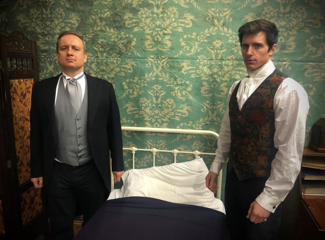 Huge Happy Birthday to the terrific person that is <a href="/IAmJordanWoods/">Jordan Thomas Woods</a> 🎈🎈✨👏🏻👏🏻🎉🎂Hope you have a wonderful day! So look forward to the day we are back on set together again