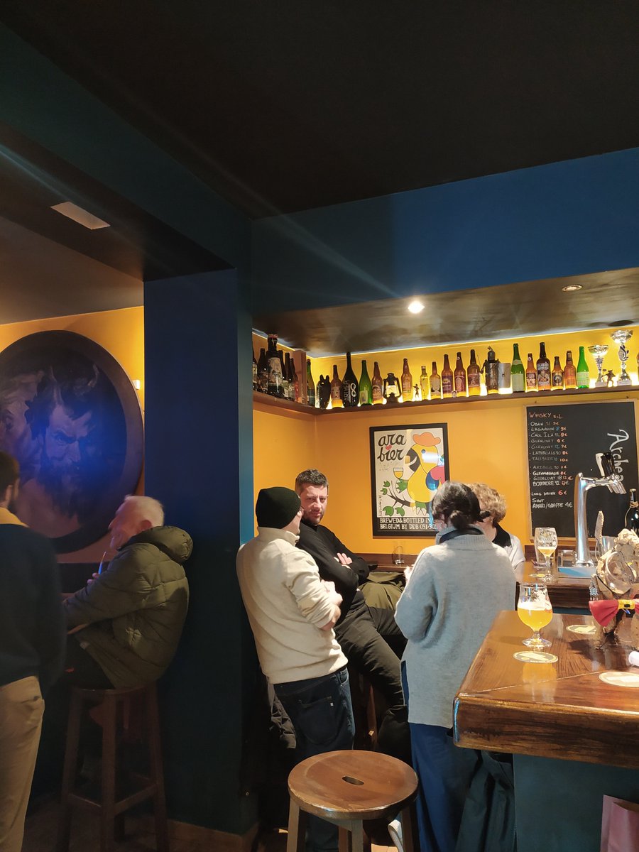 PintaMedicea's tweet photo. #Firenze, #Oltrarno. Il #pub #ArcheaBrewery ha riaperto dopo lo stilosissimo restyling. Rimane sempre la nostra oscura #Archea del 🫀 cuore, ma adesso con più eleganza e un  frigo delle birre pazzesco 😍 🏺 🌈 https://t.co/XvMJhkJw8Q