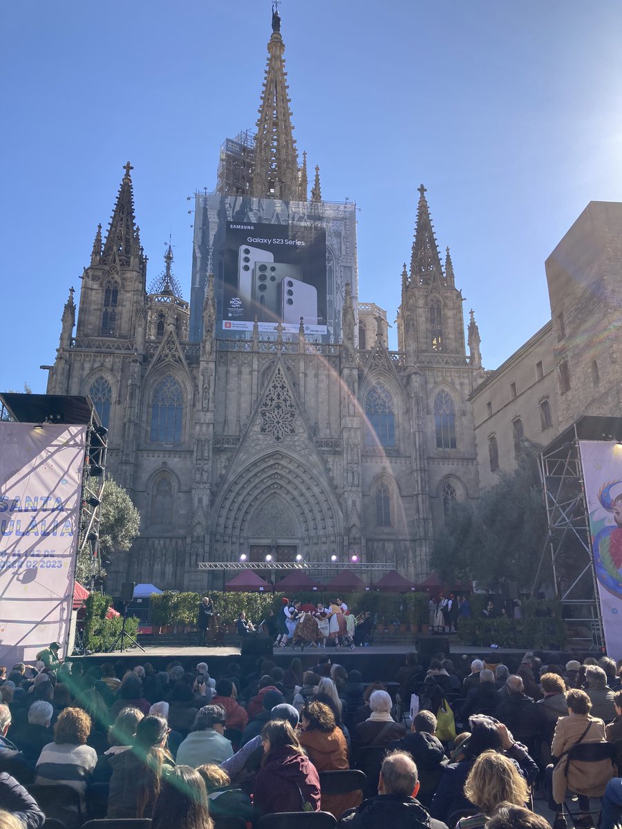 fontano1622's tweet photo. “Santa Eulàlia gloriosa,
vetllau pels barcelonins!”

Bona festa hajau tots, vui! #SantaEulàlia #LaPatronaDeVeritat #LaMercè👎🏻 https://t.co/6lB2cHPH6Y