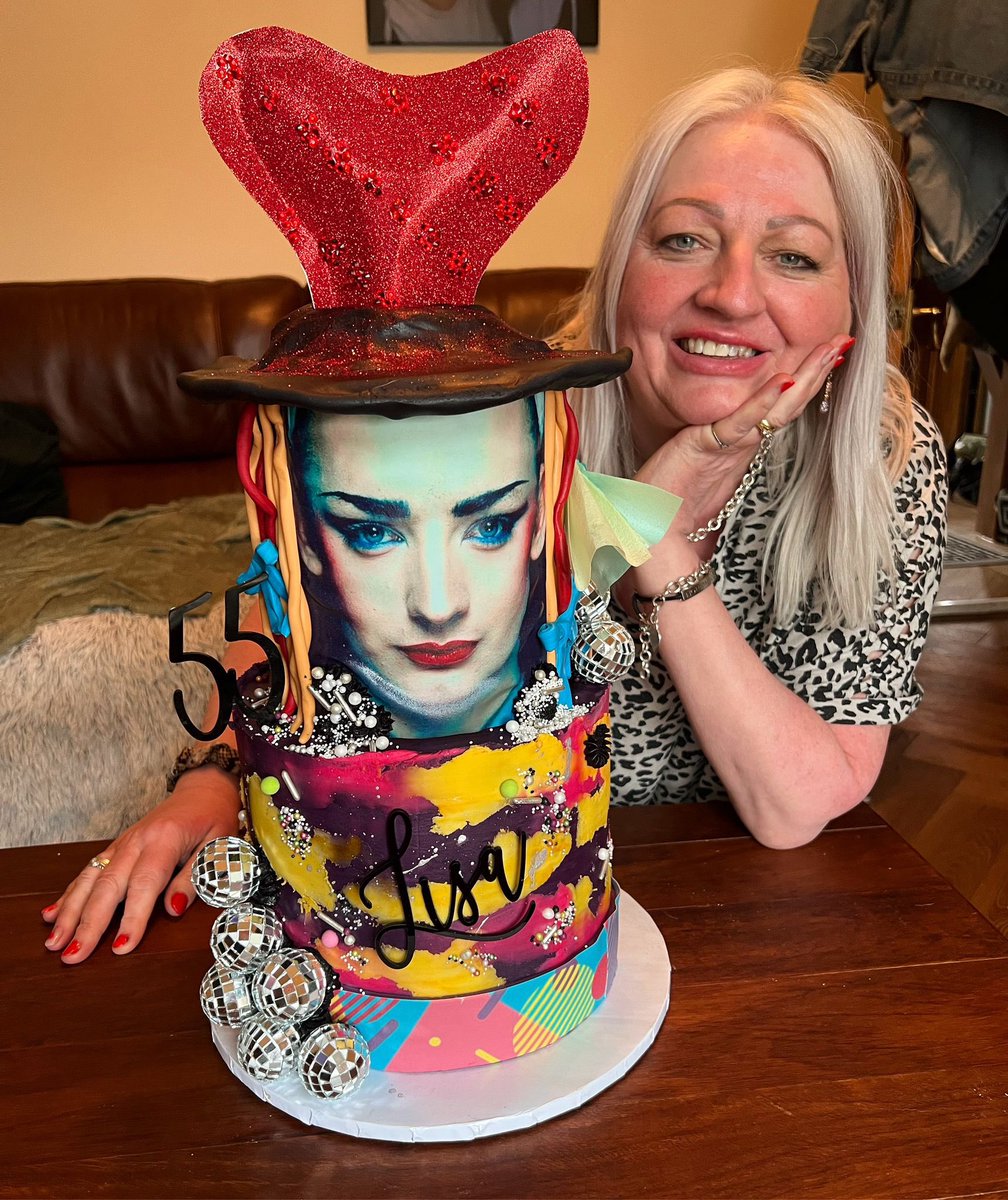lisa_hookings's tweet image. Was surprised this morning on the start of my birthday week 55is looking good already @BoyGeorge #80swerethebest
